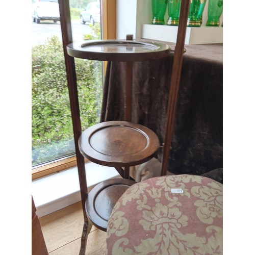 59 - Vintage stool and cake stand