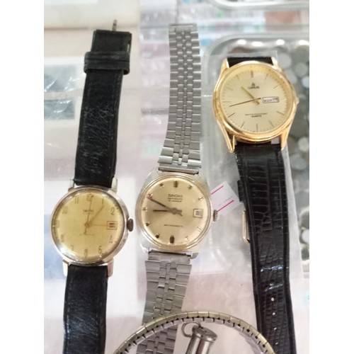 121 - selection of vintage watches etc