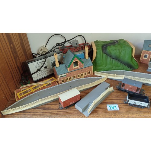 161 - Selection of Hornby ware track accessories