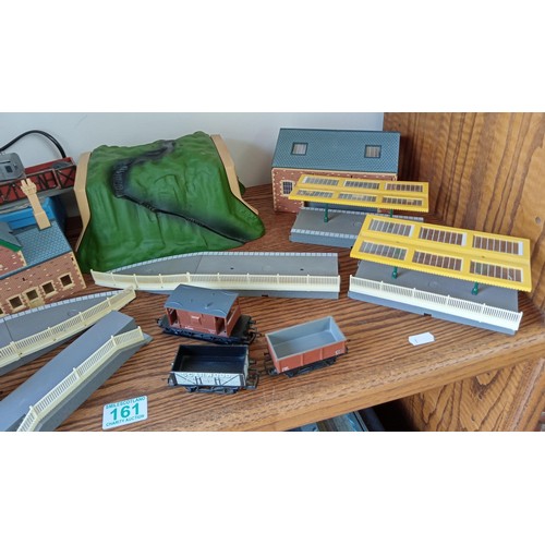 161 - Selection of Hornby ware track accessories