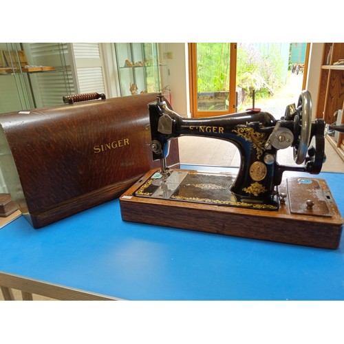 186 - Vintage singer sewing machine