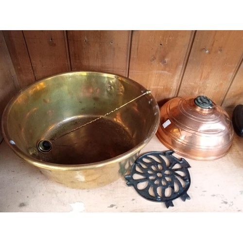 223 - Selection of brass, copper etc metal ware