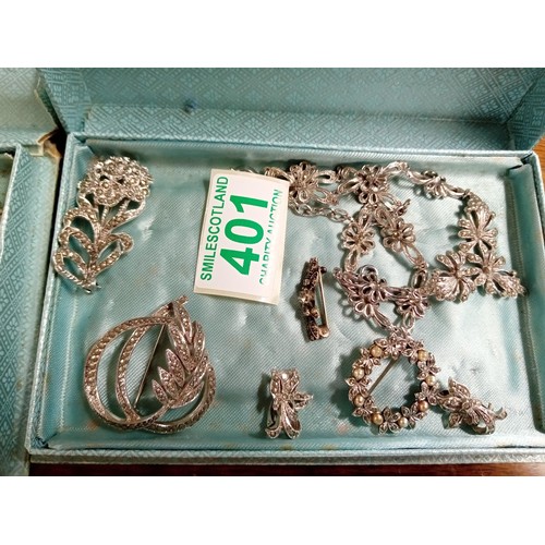 401 - A selection of costume jewellery that are in original H Samuel Jewellery boxes