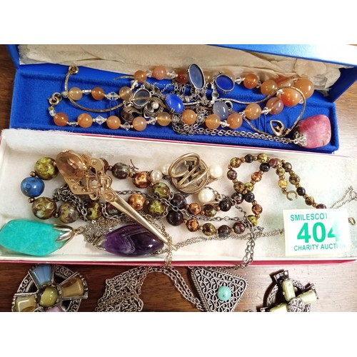 404 - A good selection of costume jewellery