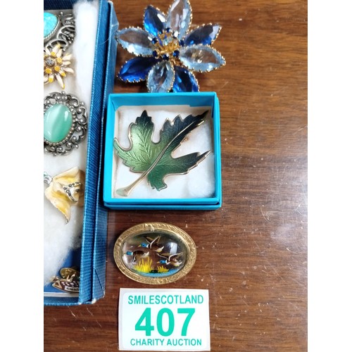 407 - A selection of mainly vintage costume jewellery