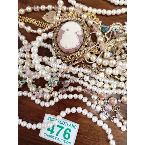 476 - A selection of Vintage jewellery from a deceased estate