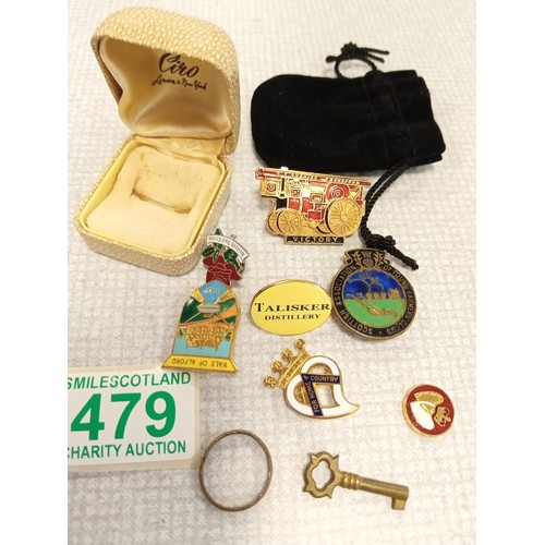 479 - Vintage bagdges, ring box etc