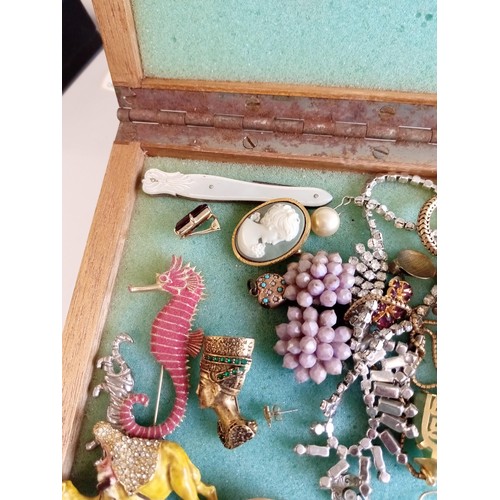 524 - Box with contents - jewellery