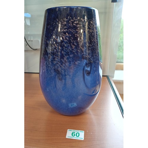 60 - Strathern scottish glass vase 26 cm high approx