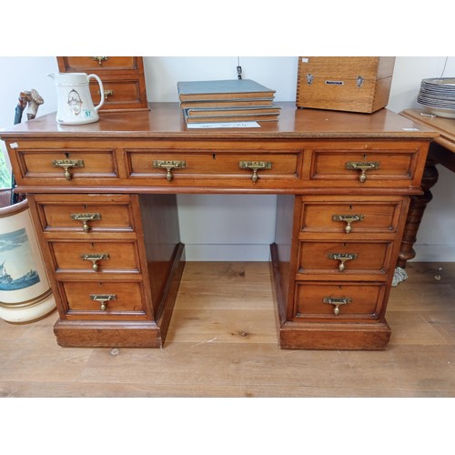 70 - Pedestal desk