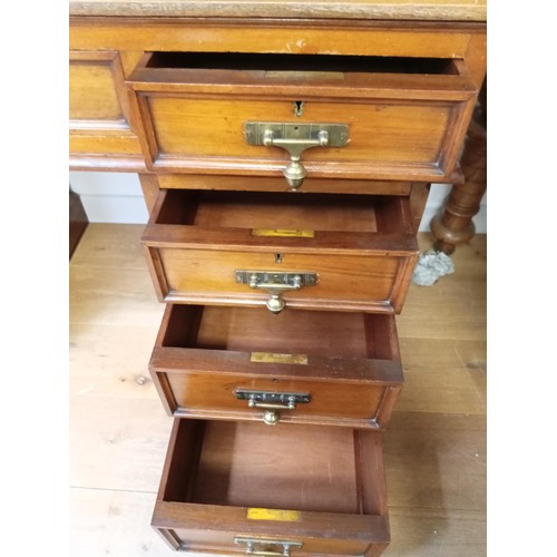 70 - Pedestal desk