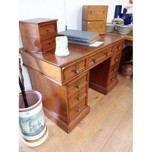 70 - Pedestal desk