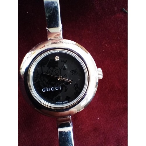 115 - Ladies Gucci 105 swiss made watch