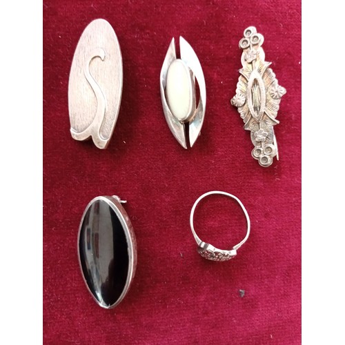 119 - good selection of sterling silver brooches etc see photo for details