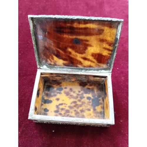 131 - Antique snuff box with Mammoth bone outer and tortoise shell inner