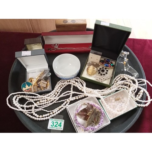 324 - tray lot of jewellery etc