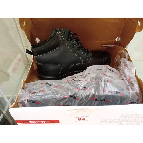 94 - A pair of safety boots size 11 brand new