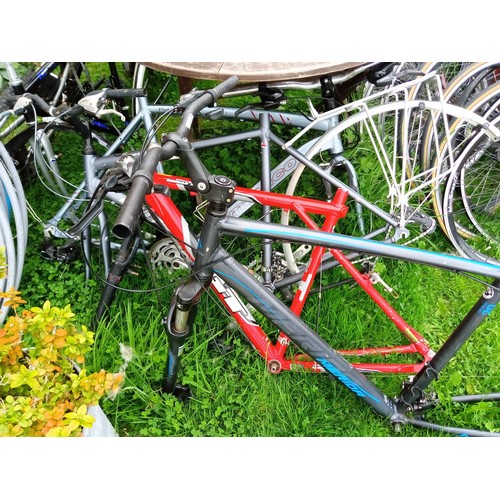 1A - Selection of bikes, wheels & parts A/F