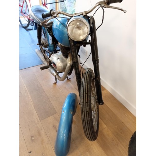 401 - 1960's Captain James motorcycle/ motorbike for restoration or spares no documents.
10% premium on th... 