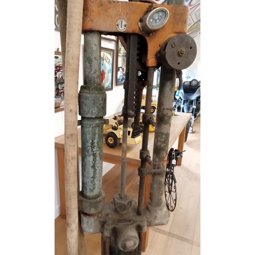 423 - Rare 'Self-measuring' petrol pump, antique, hand-crank from a local estate. In great original condit... 