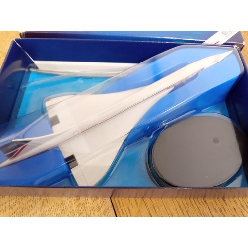 462 - British Airways Concorde 1:250 scale model with stand. NOS.