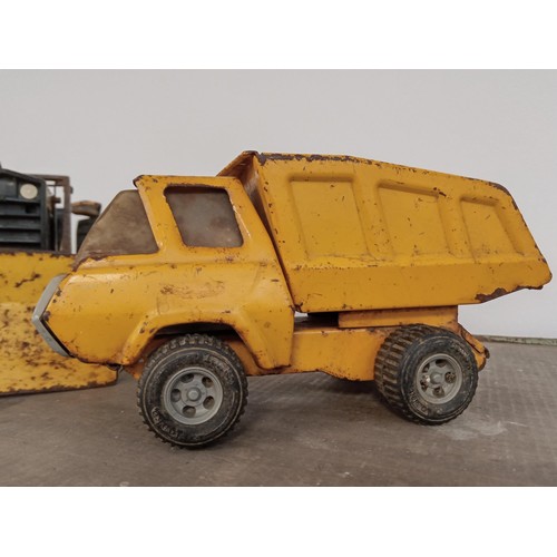 545 - Vintage Tonka toy dump truck and tractor with front loader