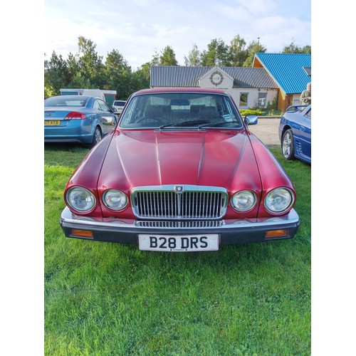 603 - Jaguar XJ Sovereign automatic motorcar Candy Red Metallic previously (Gold), 58000 miles pepper pot ... 