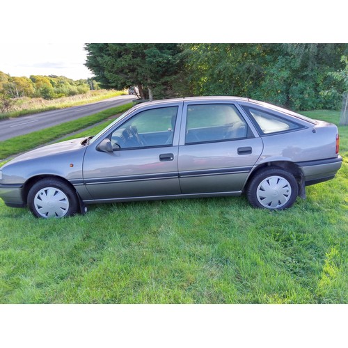 605 - Vauxhall Cavalier manual motorcar automatic 1.8L 44000 genuine miles, grey metallic service history.... 