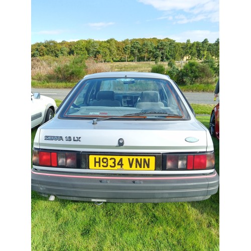 606 - Ford Sierra LX 1800 automatic motorcar original condition 55000 miles automatic silver.
10% premium ... 