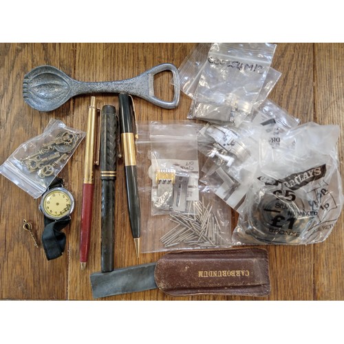 97 - Selection of odds to include some watch spares & some small vintage keys