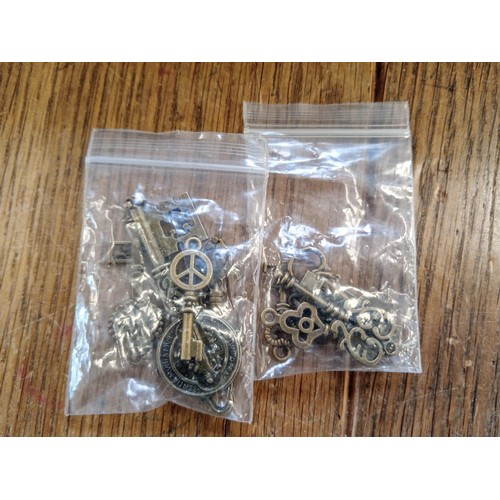 97 - Selection of odds to include some watch spares & some small vintage keys