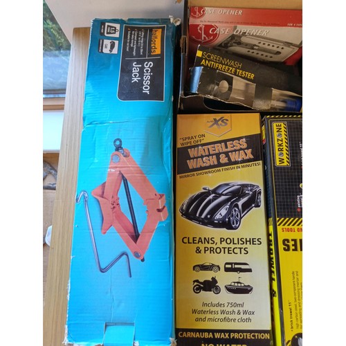15 - Selection of car & builders' tools