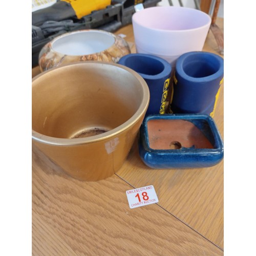 18 - Small selection of plant pots