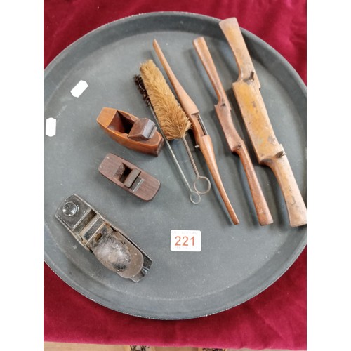 221 - Vintage wooden spoke shave and vintage wooden miniature planes etc.