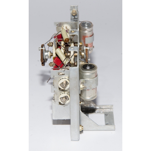 60 - Inductor Capacitor 640/1/10388 5999-99-956-8133 Plessey