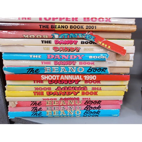 165 - Selection of Beano, Dandy and football annuals