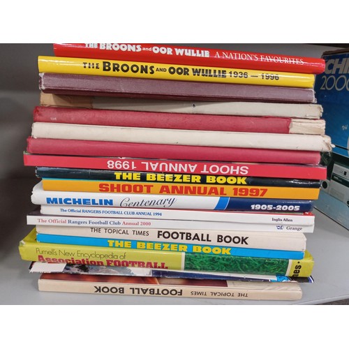 165 - Selection of Beano, Dandy and football annuals