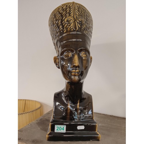 204 - Nefertiti bust.