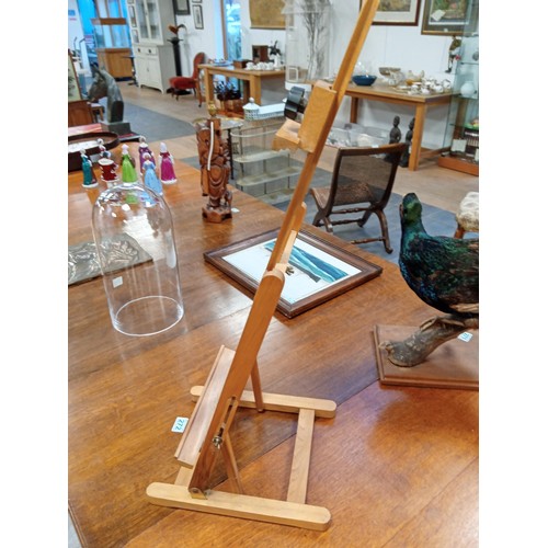 272 - Winsor and Newton portable, foldaway, small Easel.