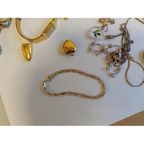 105 - Selection of jewellery & watches from deceased estate unchecked