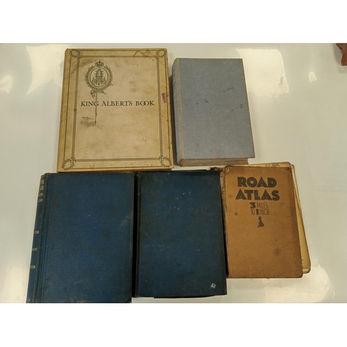 126 - A selection of vintage collectable books, to include King Albert Book which was sold to benefit the ... 