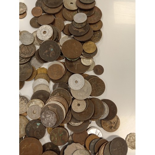 132 - Large selection of collectable coins