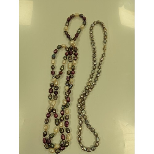 150 - 2 x coloured pearl necklaces from a deceased estate