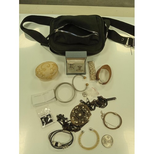 152 - Selection of jewellery & a five pound coin in a  black bag direct from a deceased estate