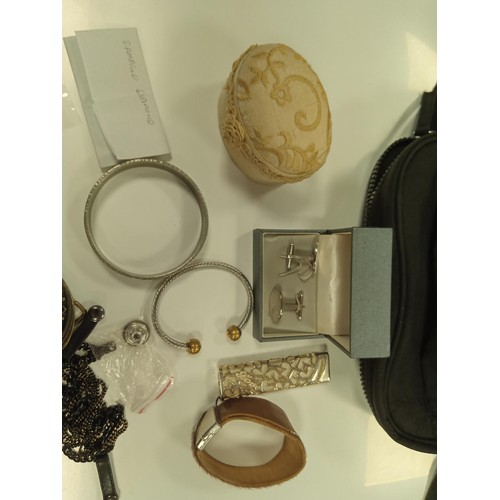 152 - Selection of jewellery & a five pound coin in a  black bag direct from a deceased estate