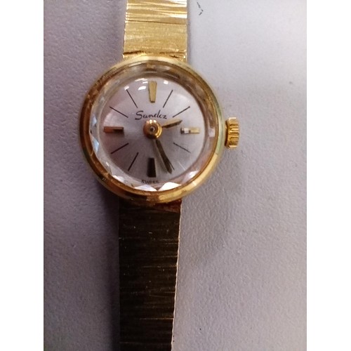 201 - 18 Carat gold Sundez wrist watch, fully hallmarked 750, Swiss made & weighing 21.7g approx . hallmar... 