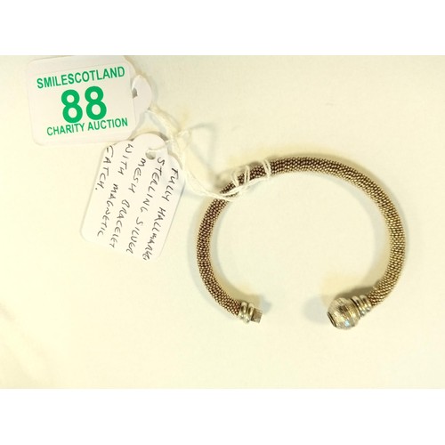 88 - Fully hallmarked sterling silver mesh bracelet with magnetic catch