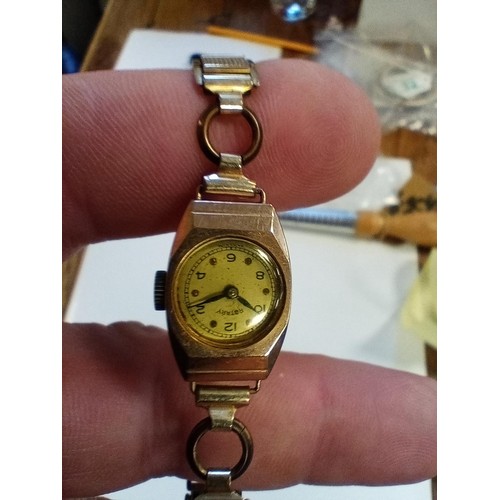 94 - Ladies 9ct gold cased vintage Rotary watch. Strap unmarked, 15.8g approx.