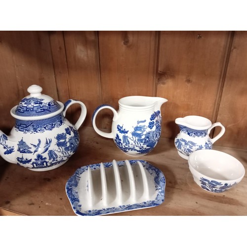 171 - A selection of blue and white China inc. Delph and willow pattern