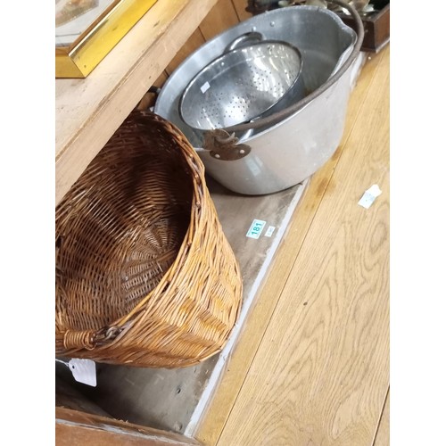 181 - Vintage basket, berry pan and colander